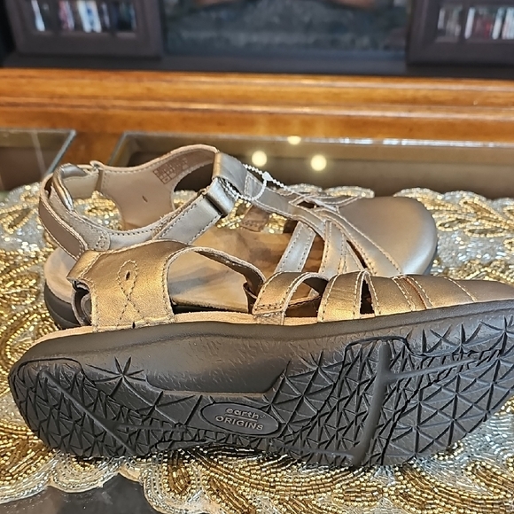 Earth Origins Metallic Gold Sandals - Picture 4 of 8